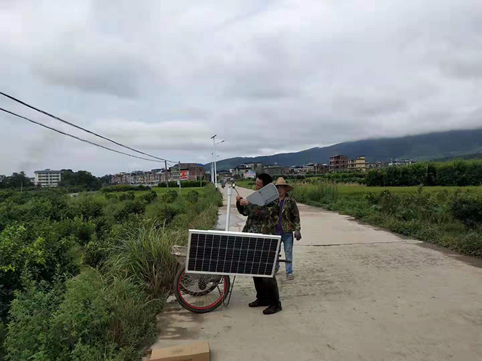 太陽能路燈安裝 太陽能路燈廠家 南德太陽能